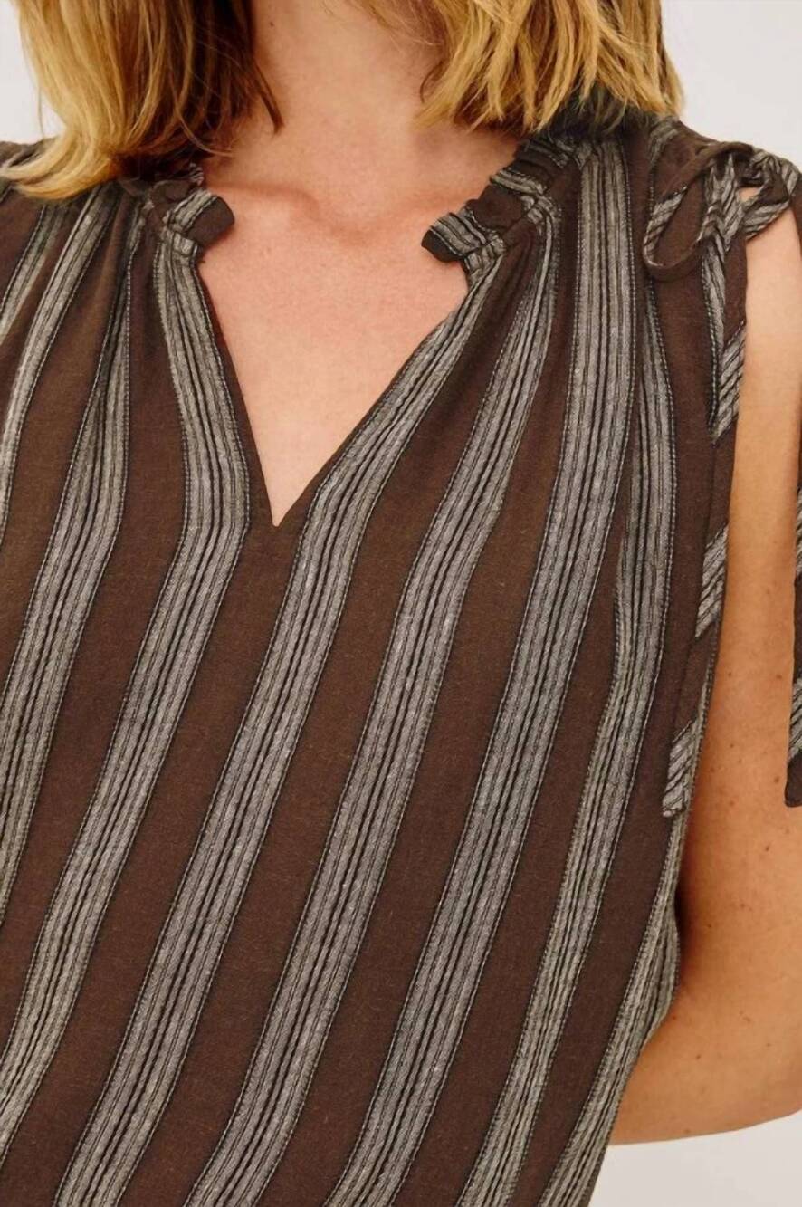 NEW RAILS sosa v-neck top in oak stripe - Picture 6 of 6